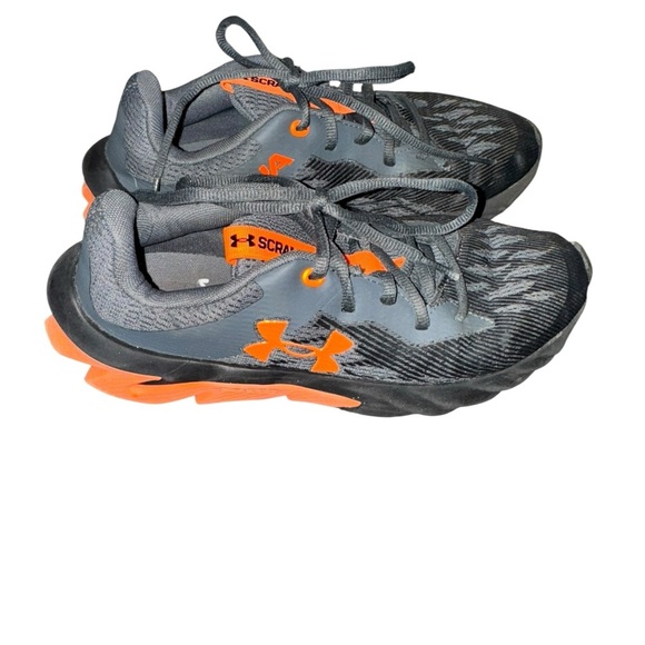 Pre Loved Under Armour Gray & Orange Scramjet Sneakers Size 5Y - Picture 2 of 6